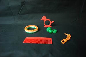 Bracelet, comb, napkin holder, nut & bolt, and chain from the Replicator 2